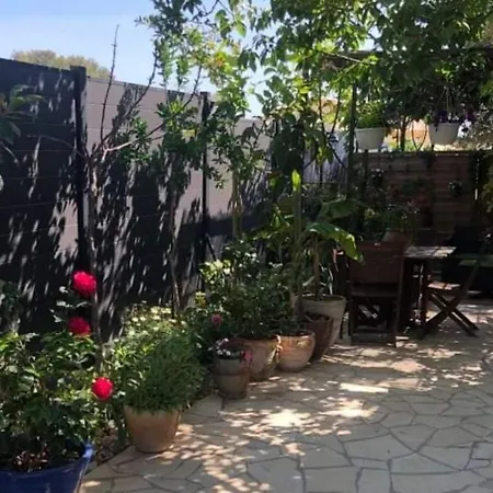 Holiday home Studio 30 M2 Dans Maison En Residence Entree Privee Six-Fours-les-Plages